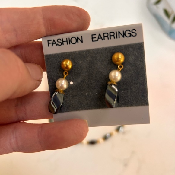 Vintage hematite jewelry from Kauai. Necklace and earrings set! - Picture 2 of 3